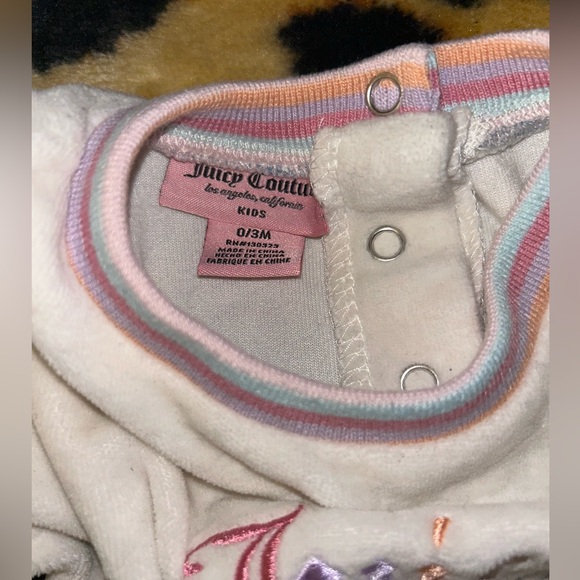 VELOUR JUICY COUTURE Girl Onsie🩷💙💛 - Picture 2 of 2